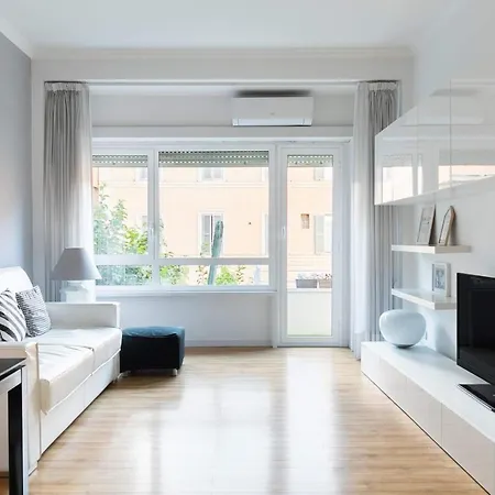 Goldie Apartment *