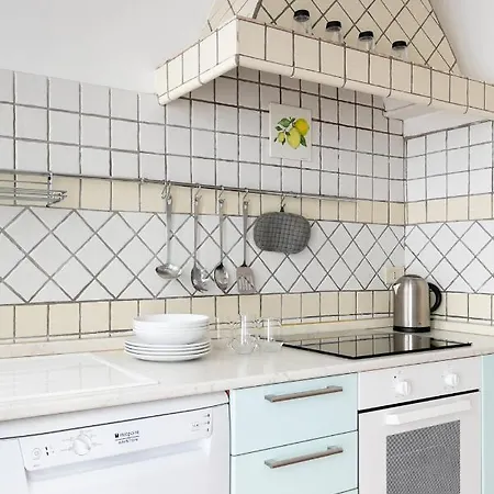 Goldie Apartment *