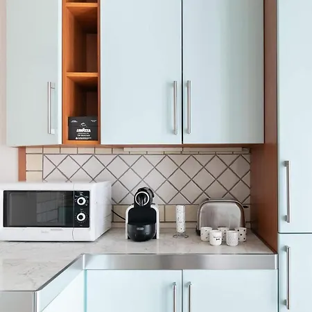 Goldie Apartment