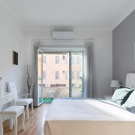 Goldie Apartment