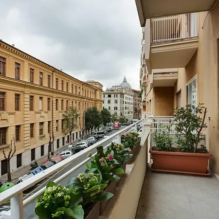 Goldie Apartment