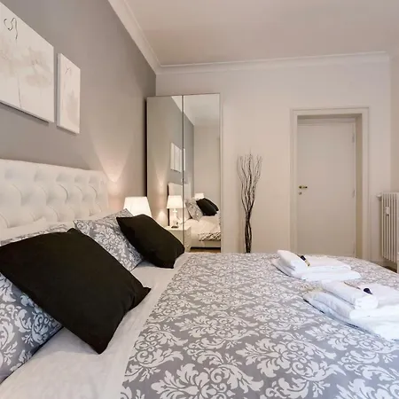 Goldie Apartment