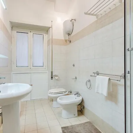Goldie Apartment *