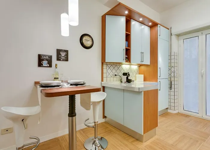 Goldie Apartment