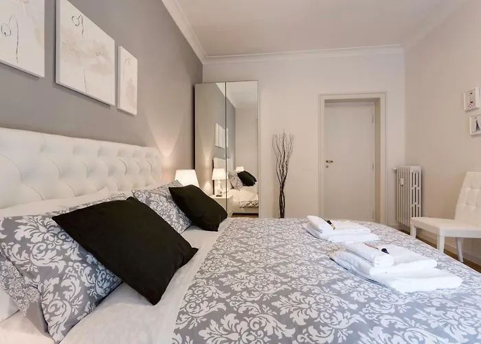 Goldie Apartment
