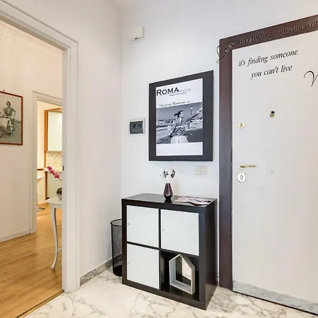 Goldie Apartment