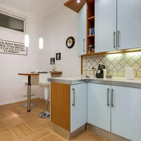 Goldie Apartment Rom